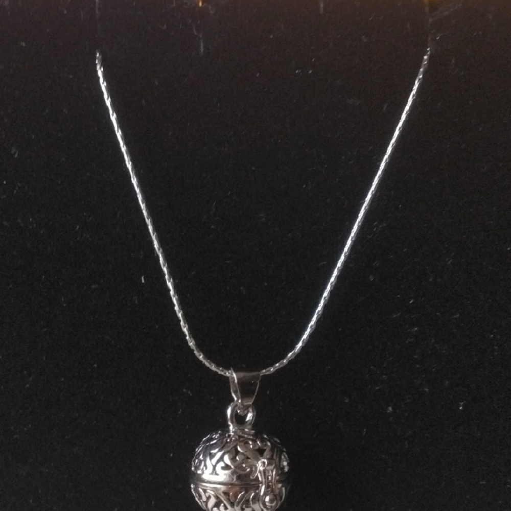 Elegant Vintage Cookie Lee Pendant Necklace
